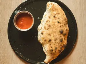 Calzone Caprese