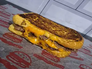 1 Family Melt + Papas Fritas