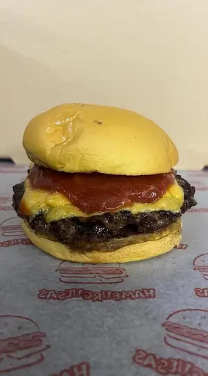 1 Hamburguesa Cuarto De Libra + Papas Fritas