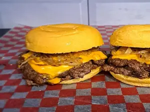 1 Hamburguesa Pampeana Doble + Papas Fritas