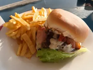 Chivito Canadiense