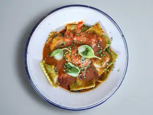 Ravioles de pollo y verdura