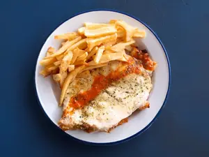 Suprema de pollo napolitana