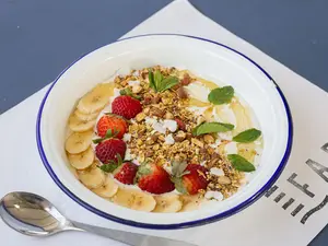 Yogurt casero con granola