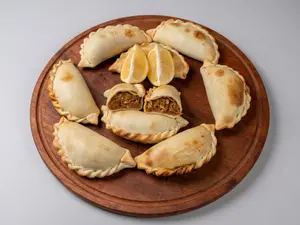 Empanada de carne c/a cuchillo