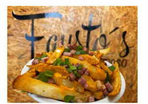Fritas c cheddar, bacon, verd.