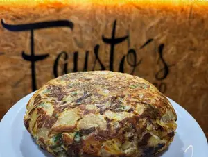 Tortilla de papa con cebolla