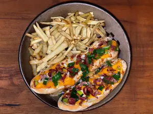 Cheddar, panceta y verdeo
