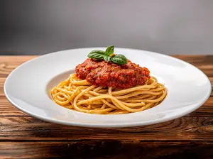 Tallarín con salsa casera