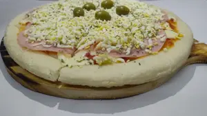 Pizza jamón y huevo