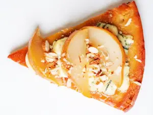 Fainá de queso azul y peras