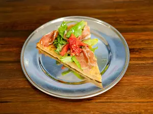 Faina con Crudo y Rucula