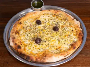 Quattro Formaggi Bianca