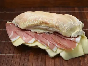 Sándwich bondiola y queso