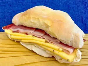 Sándwich Crudo Y Mar De Plata La Paulina