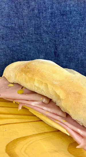 Sándwich Jamon, Queso, Mortadela Y Cantimpalo