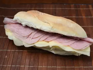 Sándwich jamón y queso