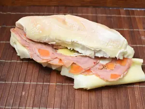Sándwich matambre y queso