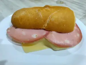 Sándwich Mortadela y Queso