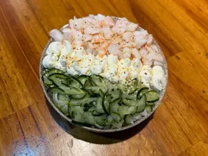 Saku sushi salad