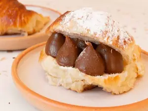 Medialuna con dulce de leche