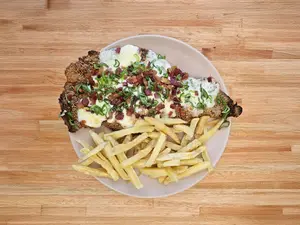 Milanesa con panceta, verdeo