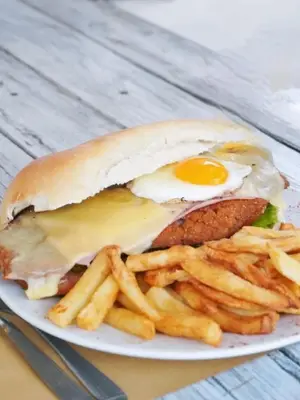 Sándwich de milanesa de ternera o suprema completo