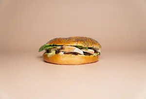 Bagel de Pollo Asado