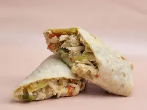 Burrito pollo mechado
