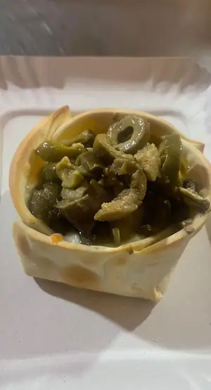 Canastita de muzza y aceitunas