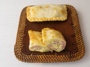 Empanada de jamón al roquefort
