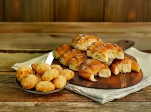 12 chipas + 12 medialunas