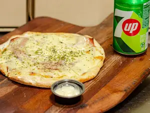 Pizza ind jamón + dip + lata