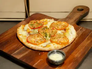 Pizza individual napolitana + dip