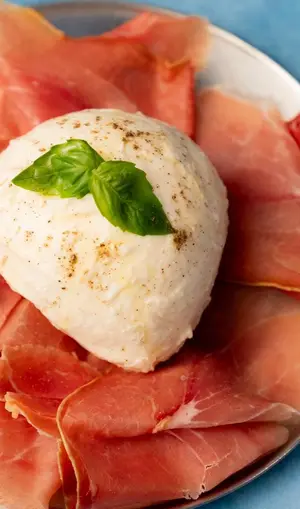 Burrata Con Prosciutto