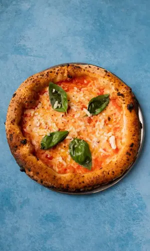 Pizza margherita vegana