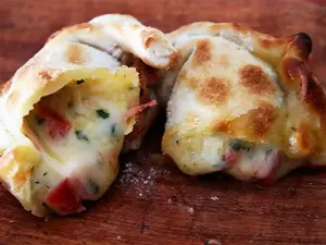 Empanada caprese