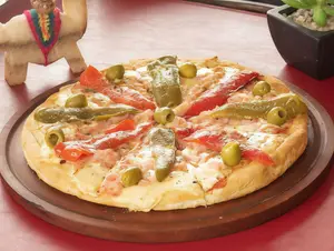 Pizza con jamón y morrones