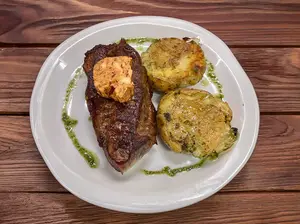 Bife de chorizo con papas