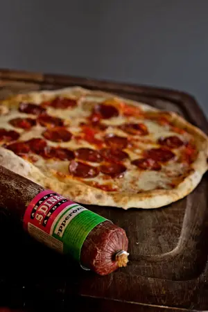 Pizza de pepperoni jalapeños