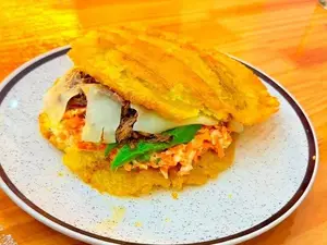 Patacon de pollo