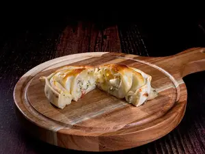 Empanada provolone y cebolla