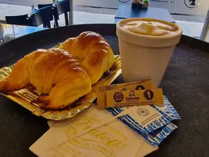Café Con Leche + Dos Facturas
