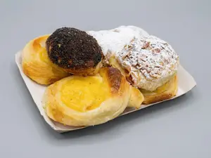 Media docena de facturas surt.