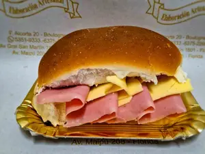 Pebete Con Jamon Y Queso
