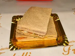 Triple Crudo Y Tomate