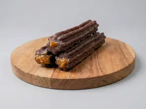 Churro negro de dulce de leche