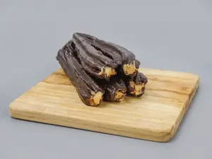 Churro negro de pasta de maní