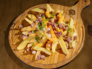 Papas fritas al cheddar
