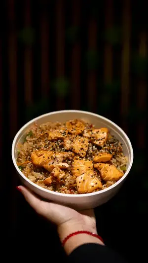 WOK DE ARROZ CON SALMON